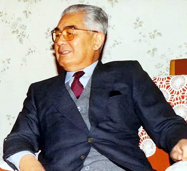 "红色资本家"荣毅仁89岁在北京逝世,留下5个子女,今现状如何