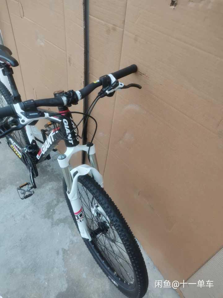 捷安特xtc750,27速油刹,铝合金车架,肩控油压可锁死前