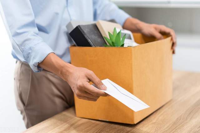 签了5年服务合同，2年后离职，单位要15万赔偿，员工要赔偿吗？-群益观察 -北京群益律师事务所