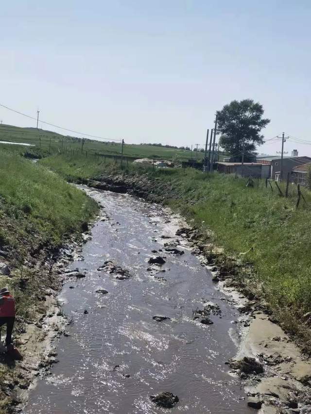 加强河道清理恢复水域环境—河北沽源县开展河道清理保洁活动