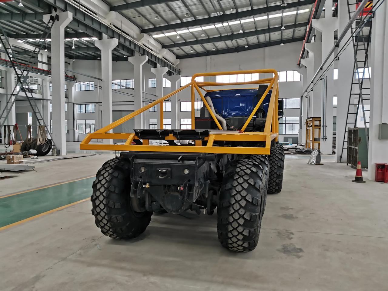 太脱拉短轴八驱前双导轮边减中央充放气台风过后出去溜溜