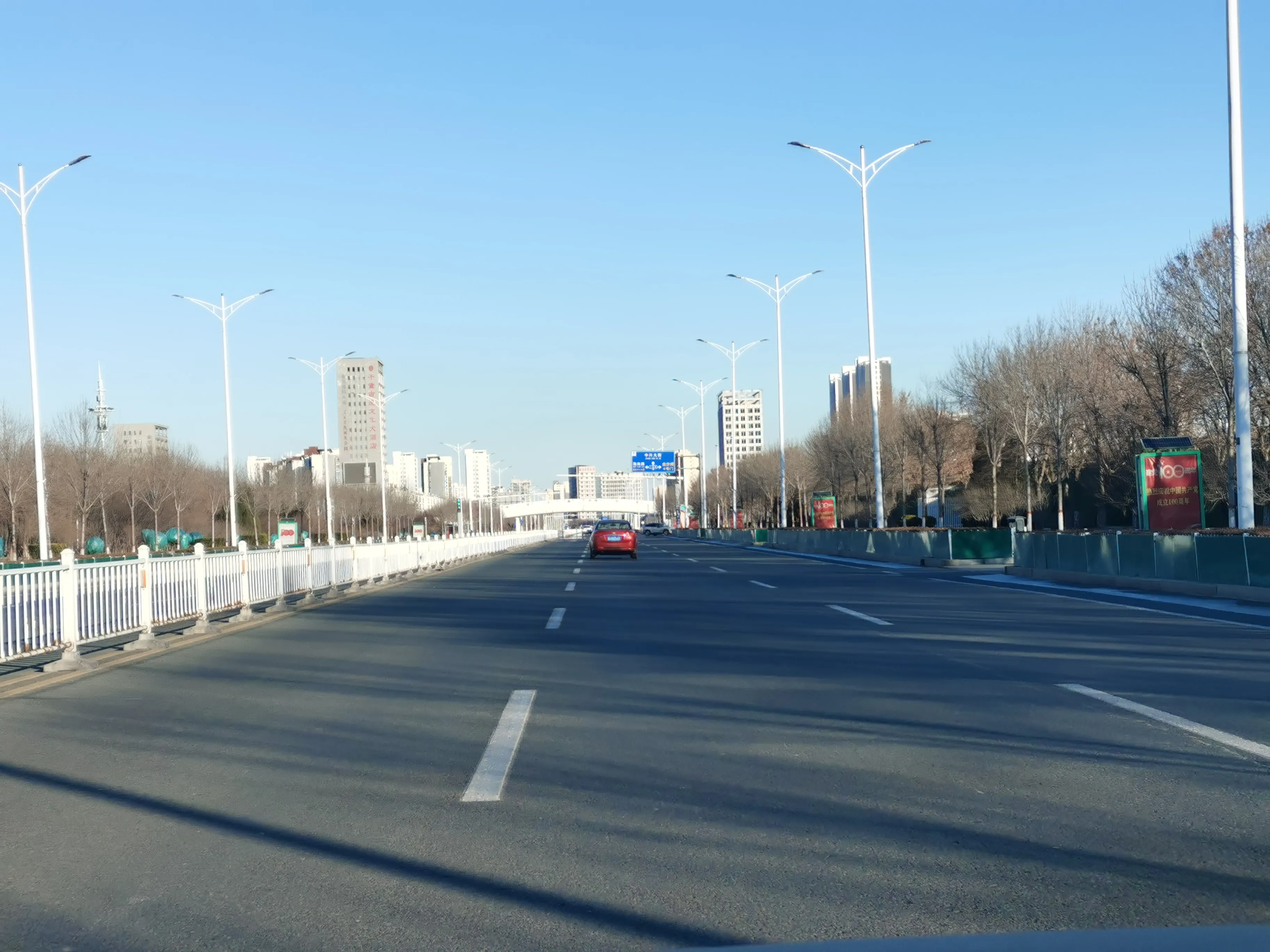 没有一个冬天不可逾越 没有一个春天不会来临 耐得住性子 受得住寂寞 经历风雪 静待花开 把苦难当成人生的必修课 面对过人