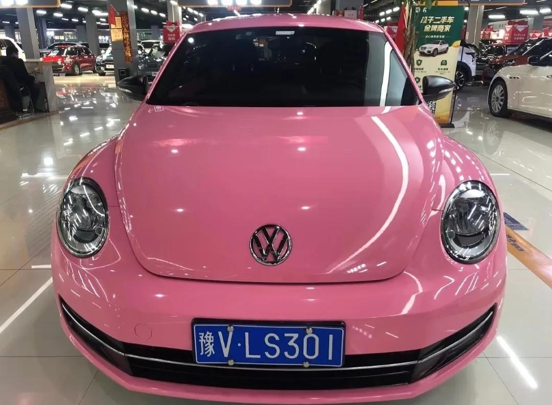 坐标郑州大众甲壳虫13年6月份上牌14tsi时尚型粉红色巨萌外表代步出行