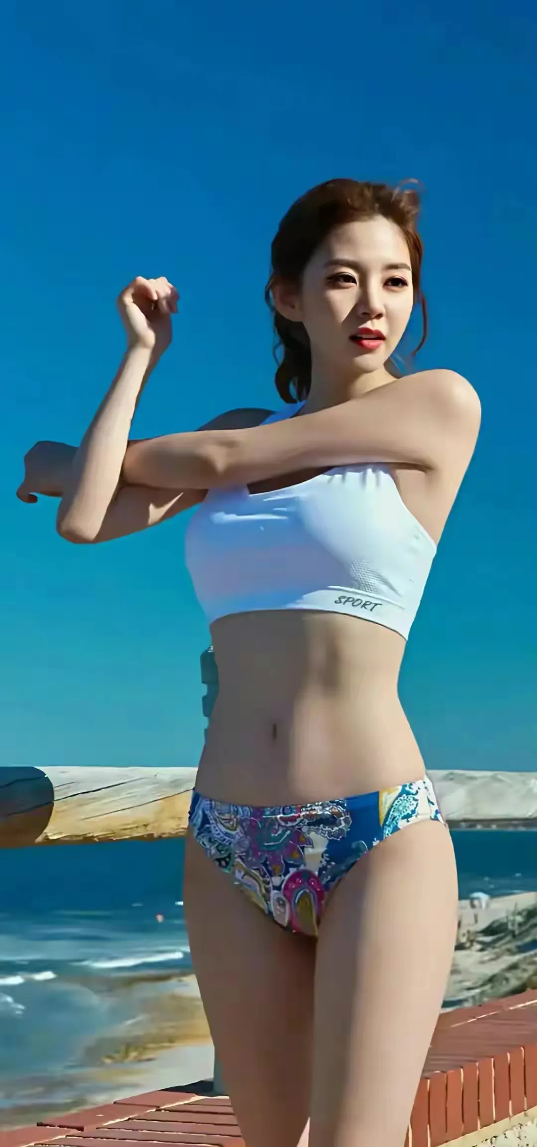 三秋红豆心头捂，四季玫瑰梦里燃