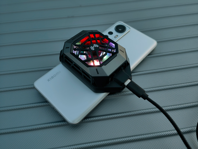 北通千机寒手机散热器，三种模式精智控温，游戏党必备