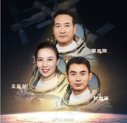 晚报|神十三航天员将再次出舱 美赴华航班中途返航