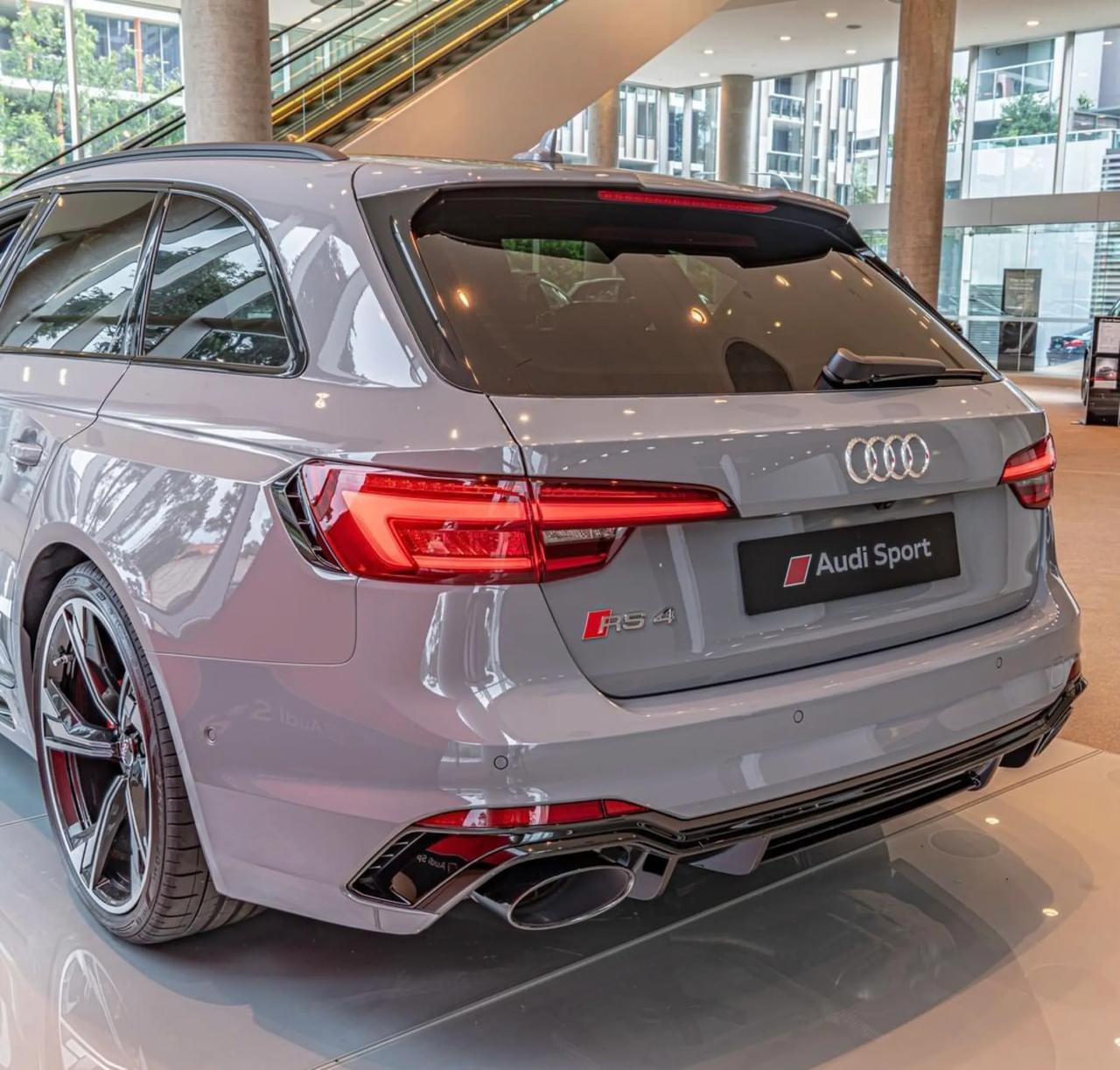 奥迪audirs4avant水泥灰质感