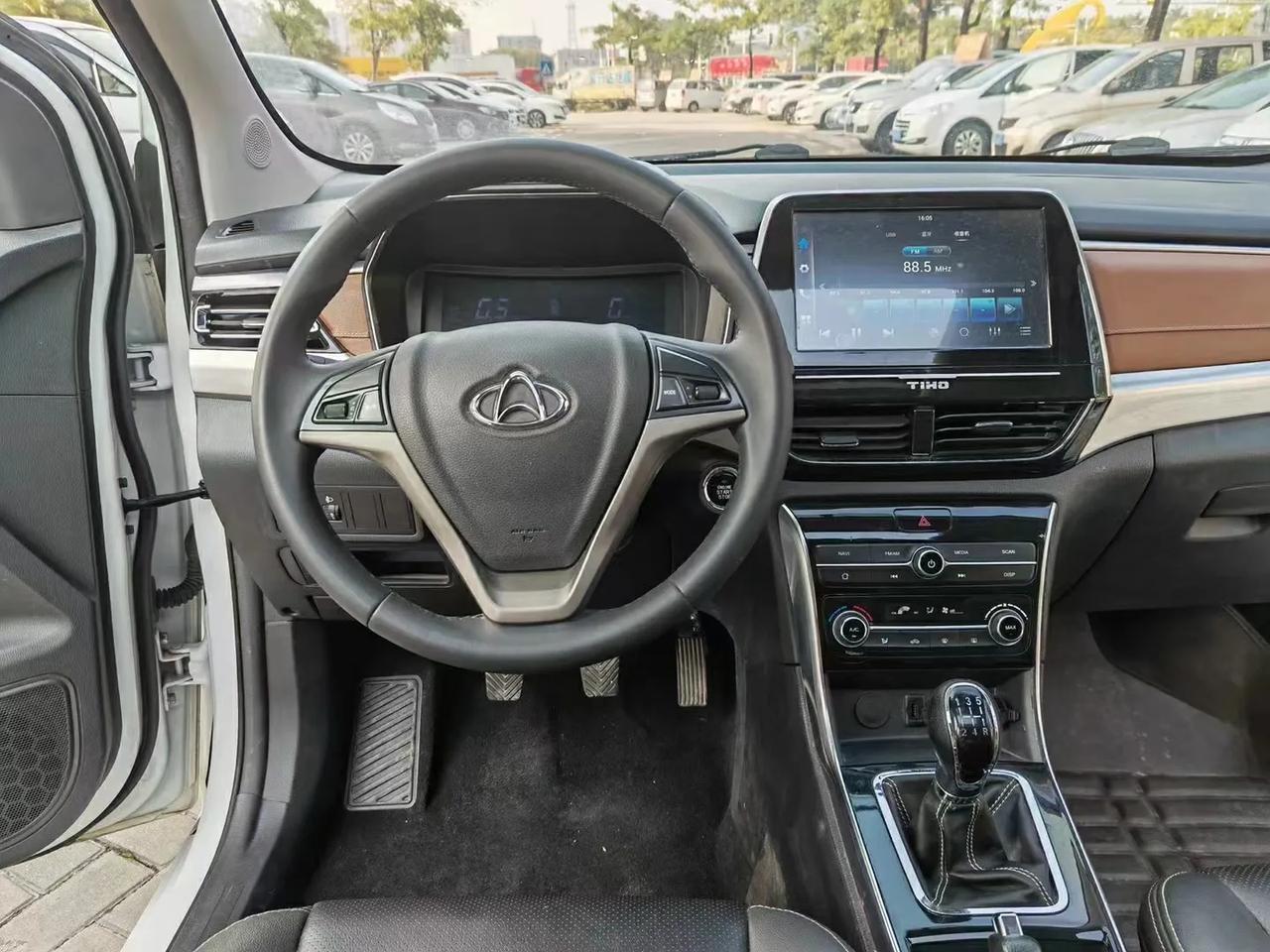 2019年长安欧尚长行15l手动档出418万美丽时尚潮流的七座版真皮座椅