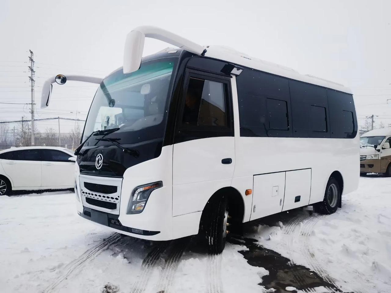 大号b型房车新布局 东风产的中巴型房车底盘,底盘采用的前独立