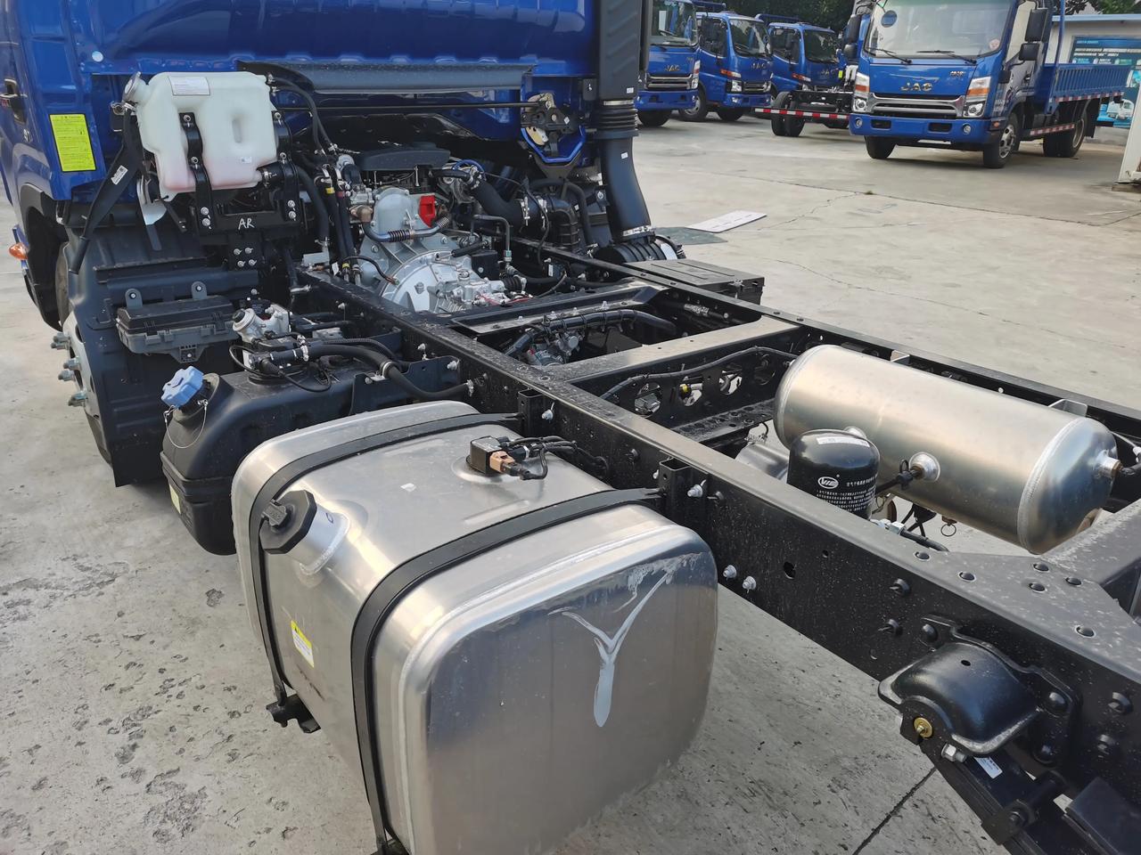 康明斯160马力法士特八档变速箱 750轮胎150l油箱