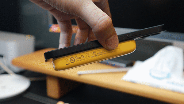 快充不伤机，可上飞机的沃品磁吸无线快充充电宝