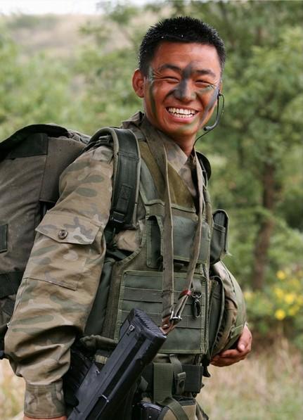 王宝强军装造型,傻根形象深入人心.