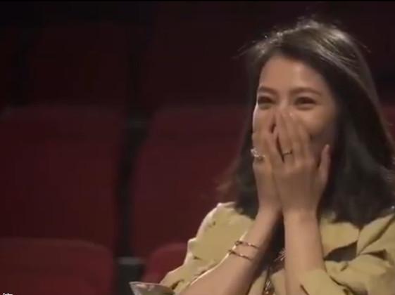 高圆圆听赵雷唱成都（高圆圆听赵雷的歌秒变迷妹）