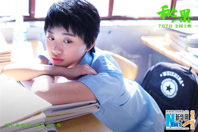 巧妙串联起两部饶雪漫小说改编的青春电影《左耳》和《秘果》