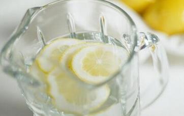 柠檬能和什么一起泡水喝？柠檬还能和什么一起泡，原来答案在这里