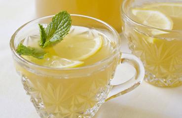 柠檬能和什么一起泡水喝？柠檬还能和什么一起泡，原来答案在这里