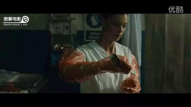 医生示范身体乳