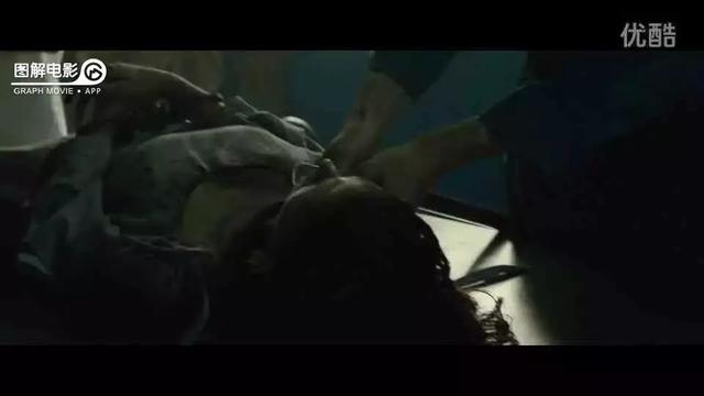 医生示范身体乳