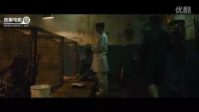 医生示范身体乳