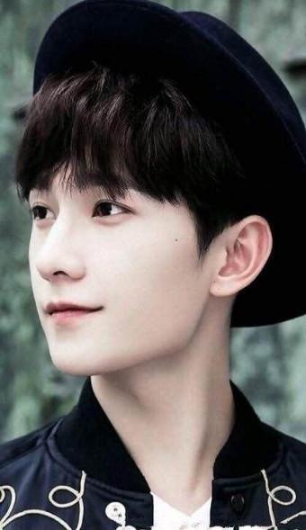 杨洋脸上的痣(杨洋脸上的痣图片)-天晟网