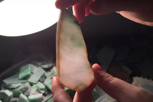 一千万满绿翡翠手镯,平州翡翠手镯街-第17张图片-翡翠网