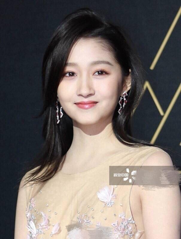 但是总体还是很美的,淑女气质慢慢凸显了.