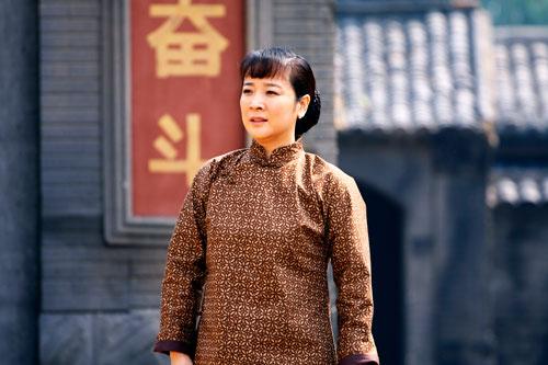 陈小艺母亲:“购物狂”陈小艺：从“外来妹”到“母亲专业户”