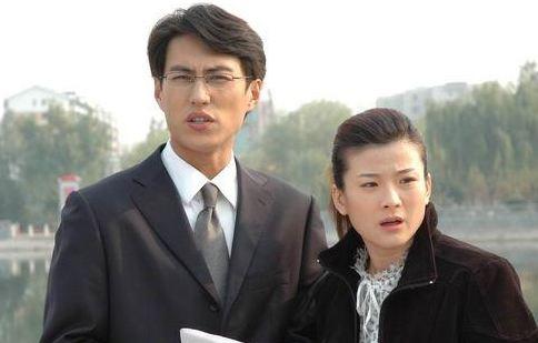 2007年作品《博士县长》,导演延艺,主演付瑶,杜源,靳东饰演杨博.