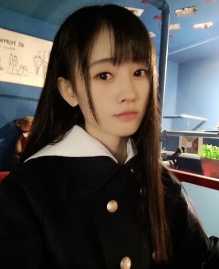 她的代表作有都是夜风惹的祸,虫之诗,女儿情,离别的车站等,她的唱吧也