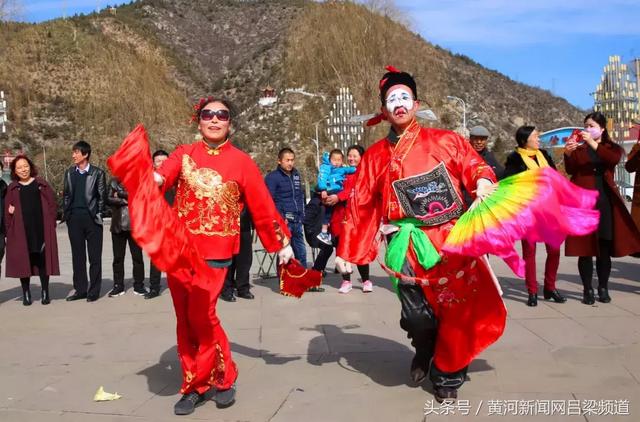 东北秧歌小拜年方山县糜家塔潘家坂村春节秧歌大拜年表演活动