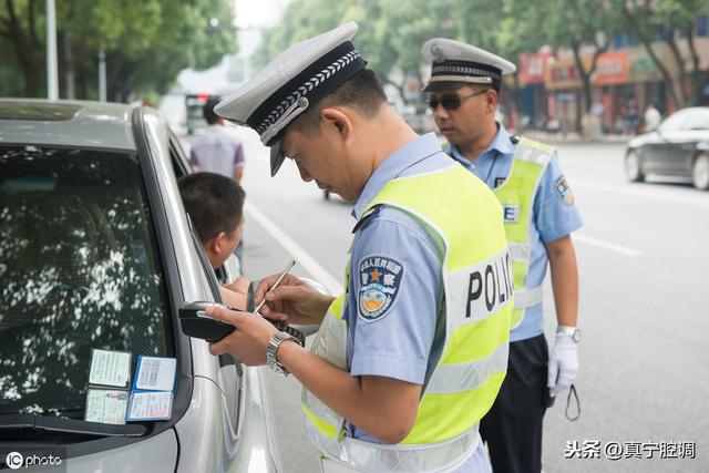 辅警工资待遇好吗，交警队伍中的辅警工作怎么样，工资收入如何，有机会转正吗