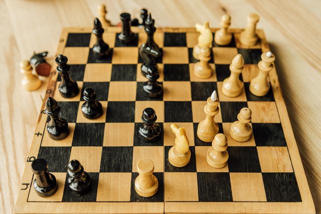 国际象棋有多少个棋子，国际象棋玩法新手入门？