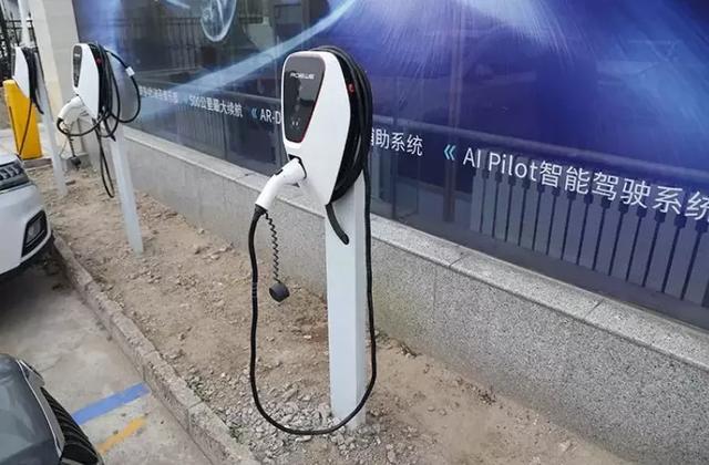 “充电桩杀手”出现？太阳能会引领电动汽车补能革命吗？