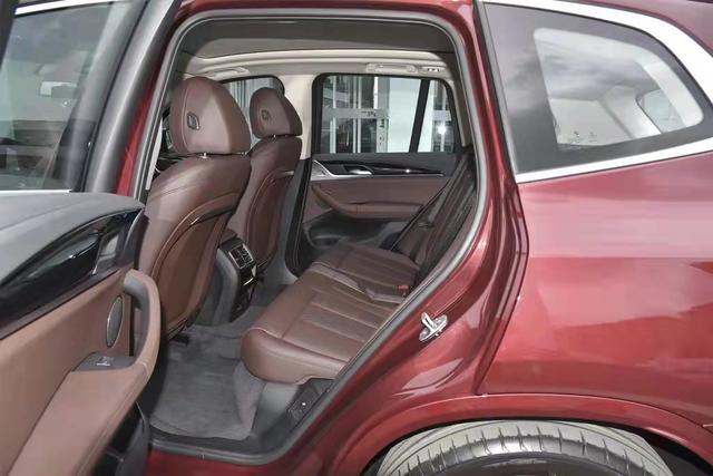 宝马ix3：外观运动，搭载286马力，续航500km，适合年轻人