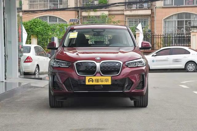 宝马ix3：外观运动，搭载286马力，续航500km，适合年轻人