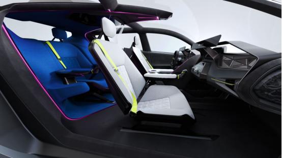 无人驾驶的末日，全新WayRay Holograktor概念车