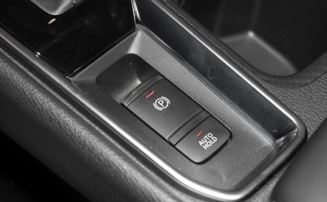 四大轿车“年度销冠”锁定：凯美瑞或取代雅阁，宝马5系称王！