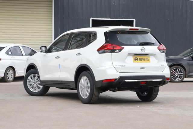 本次到店车型为奇骏·荣耀两驱智联臻享版,属于两款配置中的高配版本