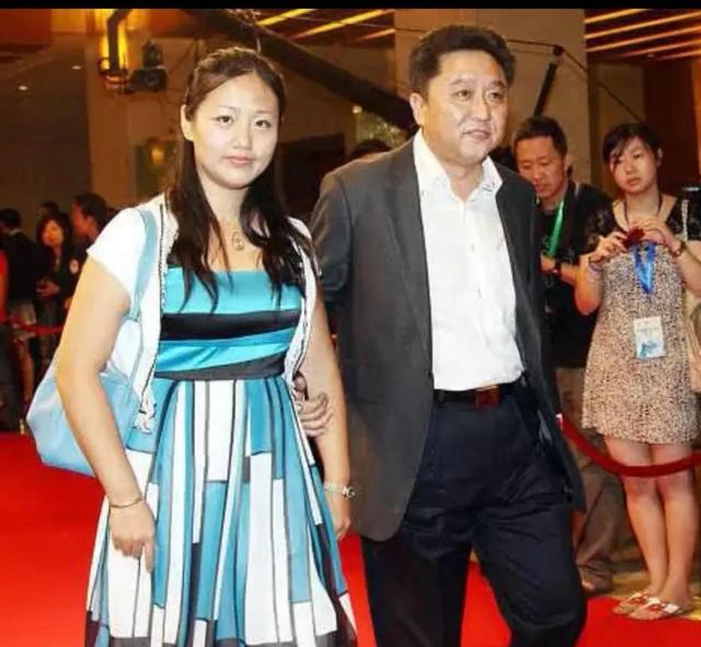 于谦的媳妇:看到于谦的老婆的照片，终于知道为什么郭德纲总爱占嫂子的便宜了