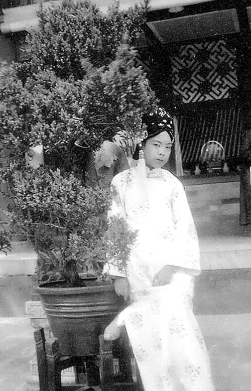 1953年，44岁妇女傅玉芳临死前向环卫工丈夫坦白：我曾是大清皇妃
