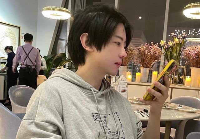 知名网红因抑郁跳楼自杀，患“双向情感障碍”，曾对生活充满希望