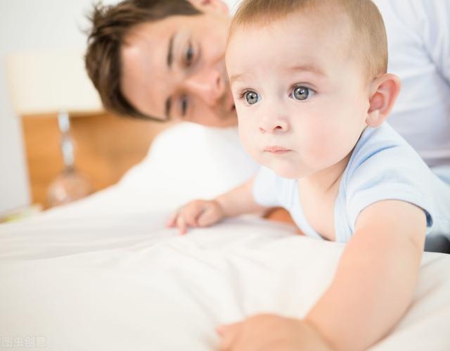 天气变冷，教孩子尽快学会拉尿尿，2个措施，2天就会