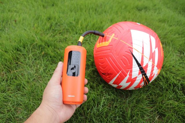 小米有品众筹频道上新，沃橙迷你充气泵，30s强劲补气