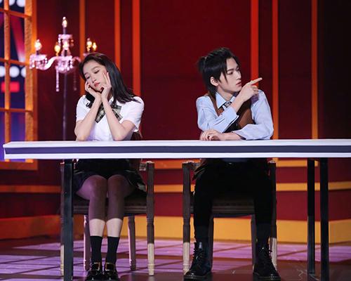 关晓彤宋亚轩跳《敏感》（关晓彤宋亚轩复古disco舞台）