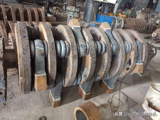 双极煤矸石破碎机作业视频