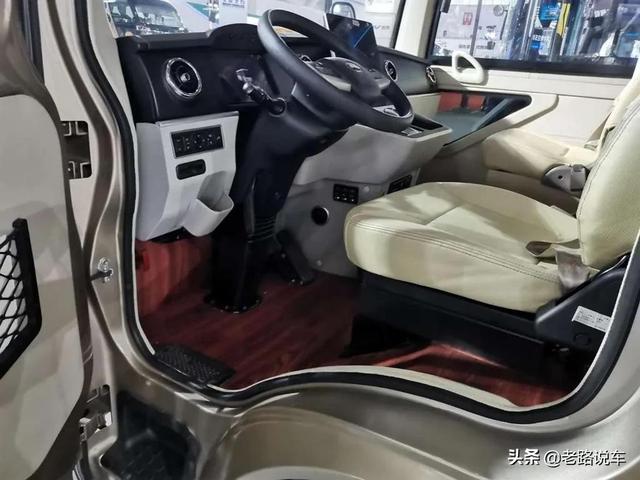 中巴车也可以很豪华——比亚迪C6纯电动客车