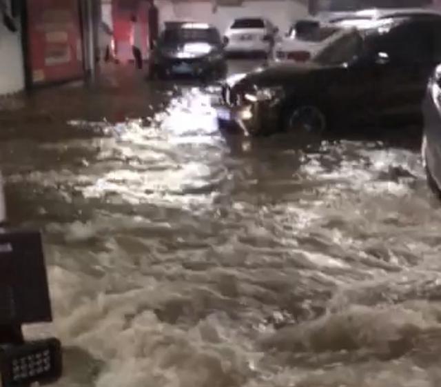 生死72小时！男子复述郑州“720”暴雨被困地库遭洪水没顶，靠污水果腹逃出生天