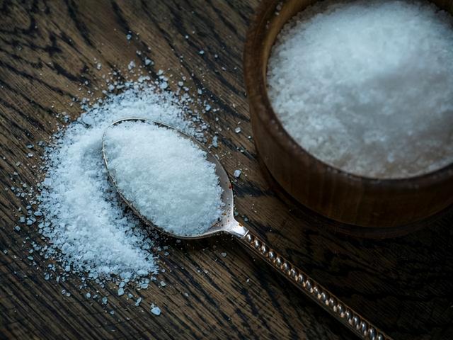 老年痴呆是“吃”出来的吗？这4种食物，少吃一点，大脑更有活力