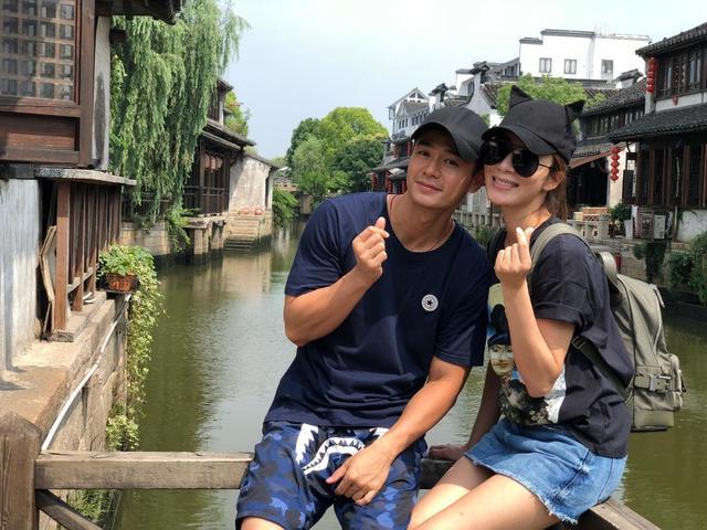 杨怡罗仲谦结婚:杨怡顺利生下女儿！与罗仲谦结婚4年成功抱娃，夫妻恩爱
