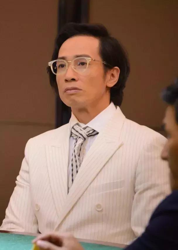 48岁直认自己是快乐的中年 凭借《溏心风暴》一角成双料视帝